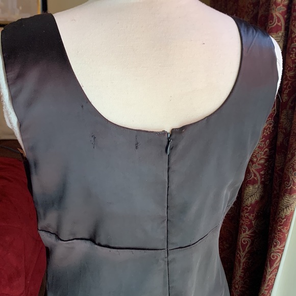 Black satin classic box neck w pleats - Picture 3 of 3